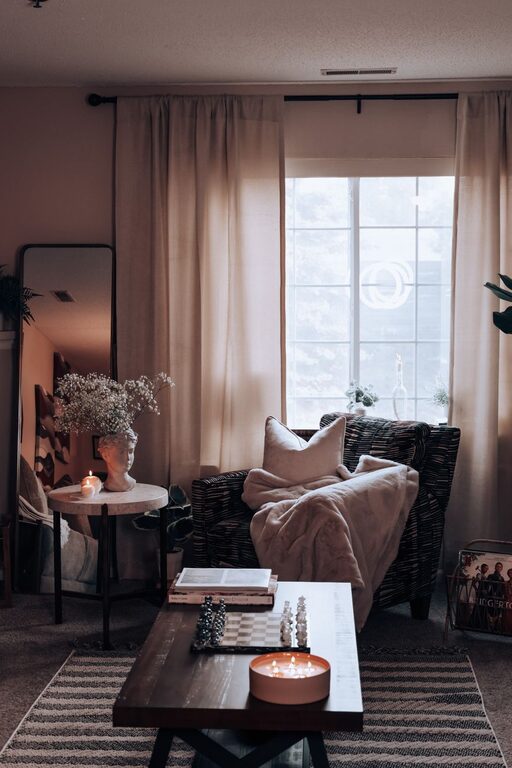 Cozy Living Spaces: Budget-Friendly Tips for Warm and Inviting Rooms